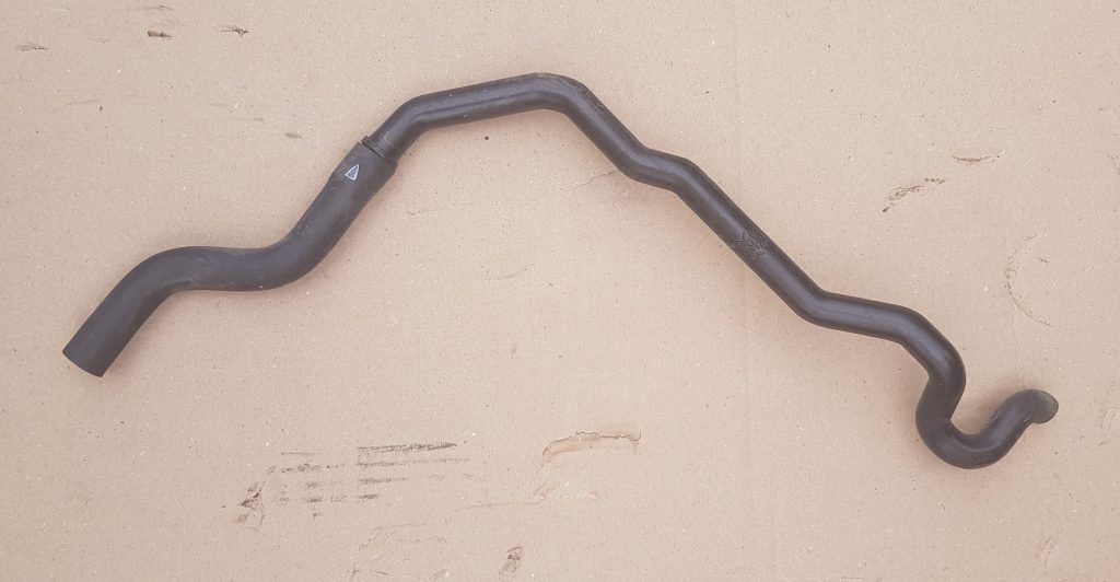 Gumijas šļūtene priekš TOYOTA HILUX 2009 1 Gumijas šļūtene priekš TOYOTA HILUX 2009