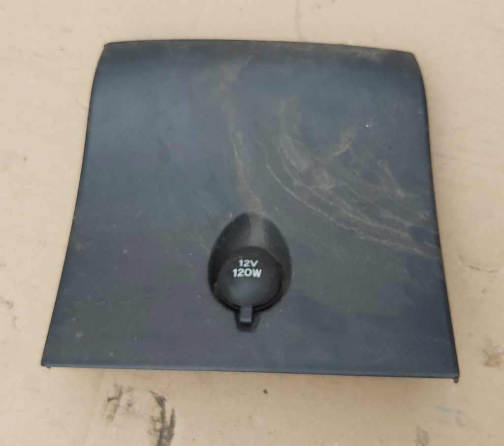 Centrālās konsoles (apdares) aizmugurēja daļa priekš TOYOTA COROLLA VERSO 2009 1 Centrālās konsoles (apdares) aizmugurēja daļa priekš TOYOTA COROLLA VERSO 2009