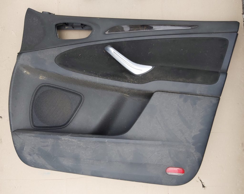 Priekšējo labo durvju apdare priekš FORD GALAXY 2007 1 Priekšējo labo durvju apdare priekš FORD GALAXY 2007