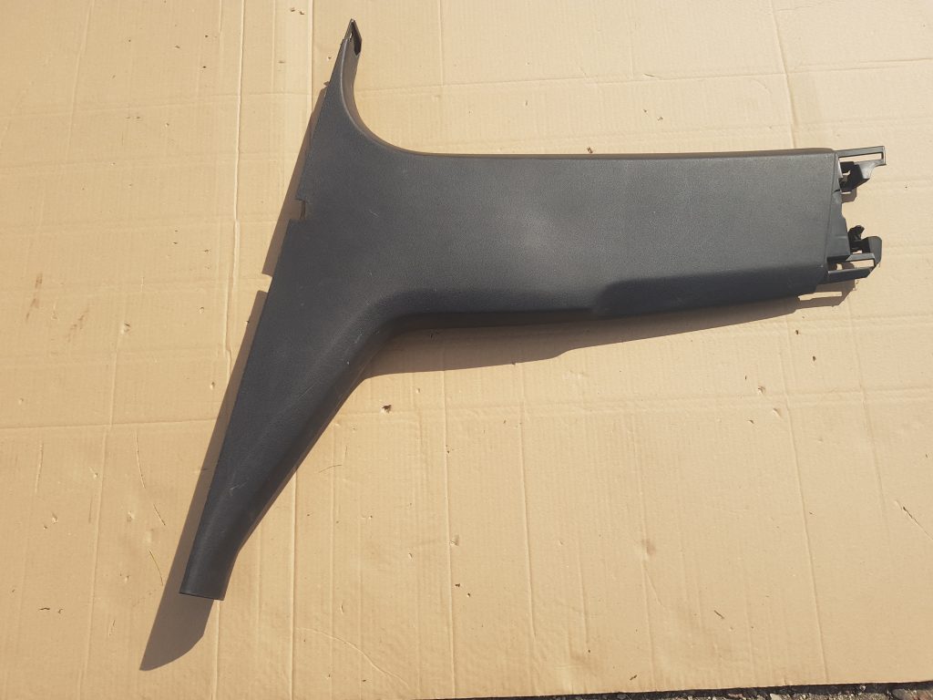 Vidējas salona statnes apdare priekš CITROEN C4 2018 1 Vidējas salona statnes apdare priekš CITROEN C4 2018