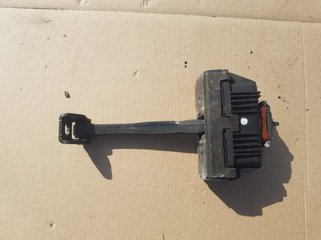 Durvju pietura priekš BMW 530D E61 2006 TOURING TITANSILVER 1 Durvju pietura priekš BMW 530D E61 2006 TOURING TITANSILVER