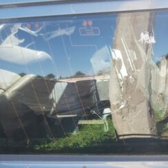 Aizmugurējais kreisais sānu stikls priekš VOLVO V70 2003 GREY