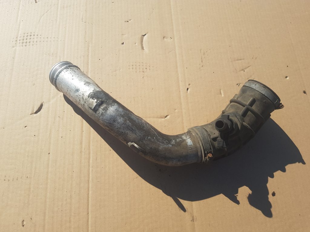 Gaisa filtra korpusa caurule priekš VOLVO V70 2003 GREY 1 Gaisa filtra korpusa caurule priekš VOLVO V70 2003 GREY