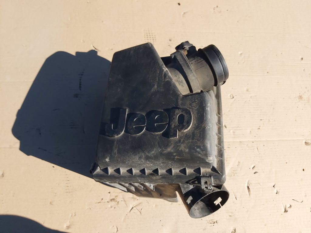 Gaisa filtra korpuss priekš JEEP GRAND CHEROKEE 2004 1 Gaisa filtra korpuss priekš JEEP GRAND CHEROKEE 2004