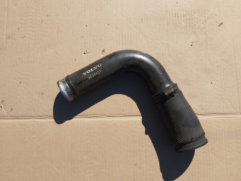 Interkulera caurule priekš VOLVO V70 1997 1 Interkulera caurule priekš VOLVO V70 1997