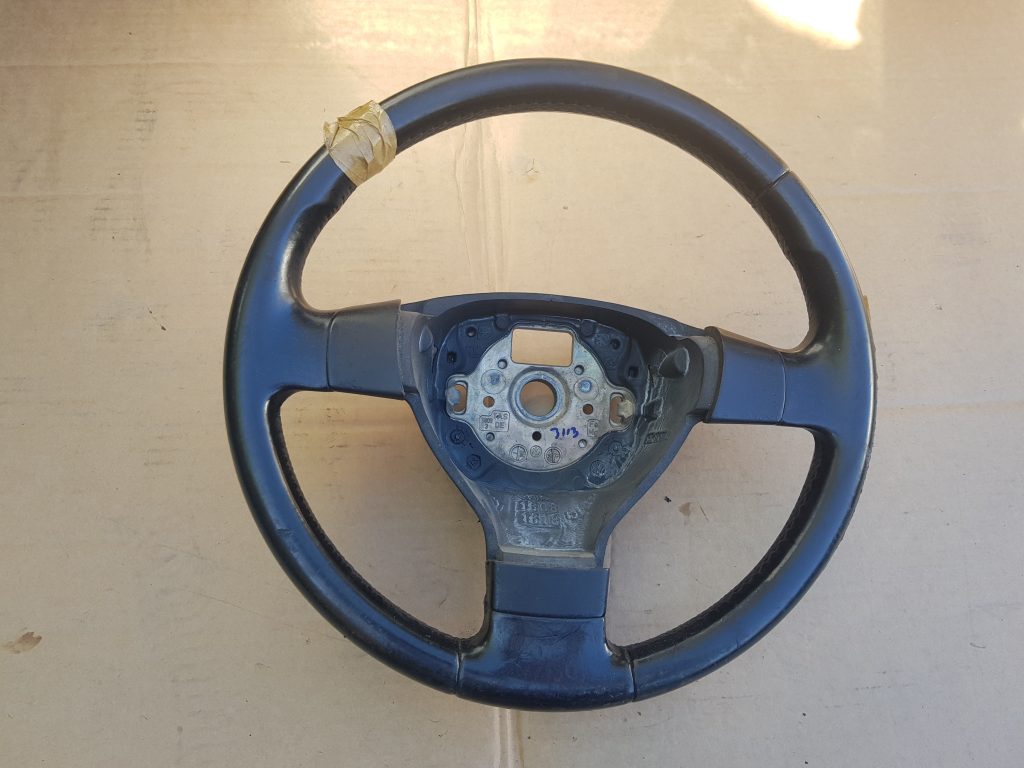 Stūre priekš VW PASSAT B6 2006 ANGL. UNIVERSAL 1 Stūre priekš VW PASSAT B6 2006 ANGL. UNIVERSAL