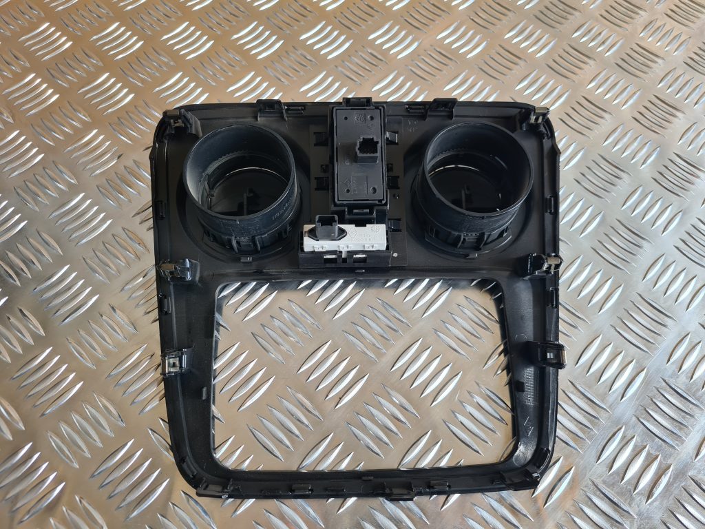 Mērinstrumentu paneļa gaisa vads, centrā priekš DACIA LODGY 2014 3 Mērinstrumentu paneļa gaisa vads, centrā priekš DACIA LODGY 2014