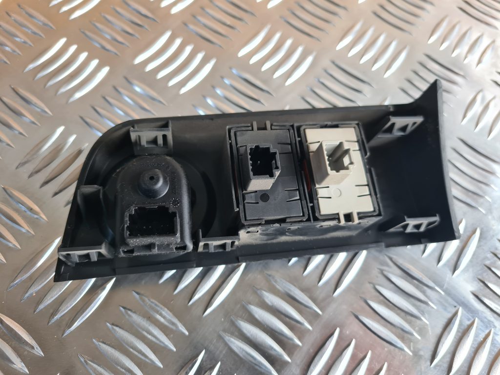 Mērinstrumentu paneļa pārslēgšanas pogas priekš DACIA LODGY 2014 3 Mērinstrumentu paneļa pārslēgšanas pogas priekš DACIA LODGY 2014