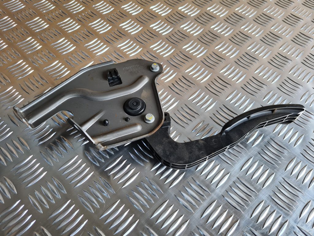 Gāzes pedālis priekš DACIA LODGY 2014 2 Gāzes pedālis priekš DACIA LODGY 2014