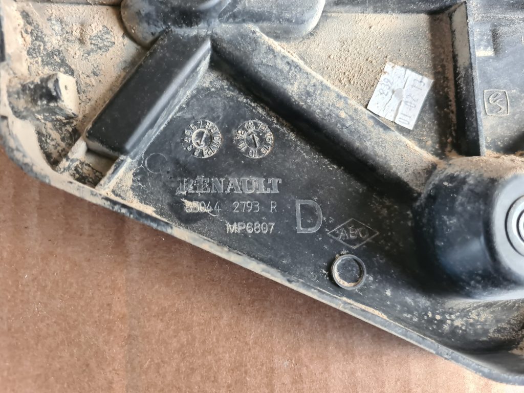 Aizmugurējā spārna un bufera stiprinājums priekš DACIA LODGY 2014 2 Aizmugurējā spārna un bufera stiprinājums priekš DACIA LODGY 2014