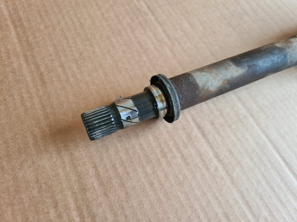 Pusass priekšēja labā priekš DACIA LODGY 2014 3 Pusass priekšēja labā priekš DACIA LODGY 2014