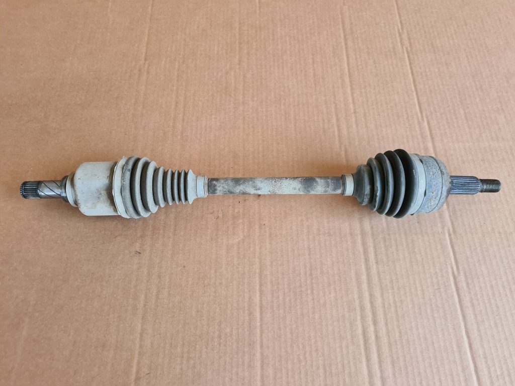 Pusass priekšējā kreisā priekš DACIA LODGY 2014 1 Pusass priekšējā kreisā priekš DACIA LODGY 2014