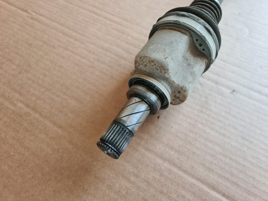 Pusass priekšējā kreisā priekš DACIA LODGY 2014 3 Pusass priekšējā kreisā priekš DACIA LODGY 2014