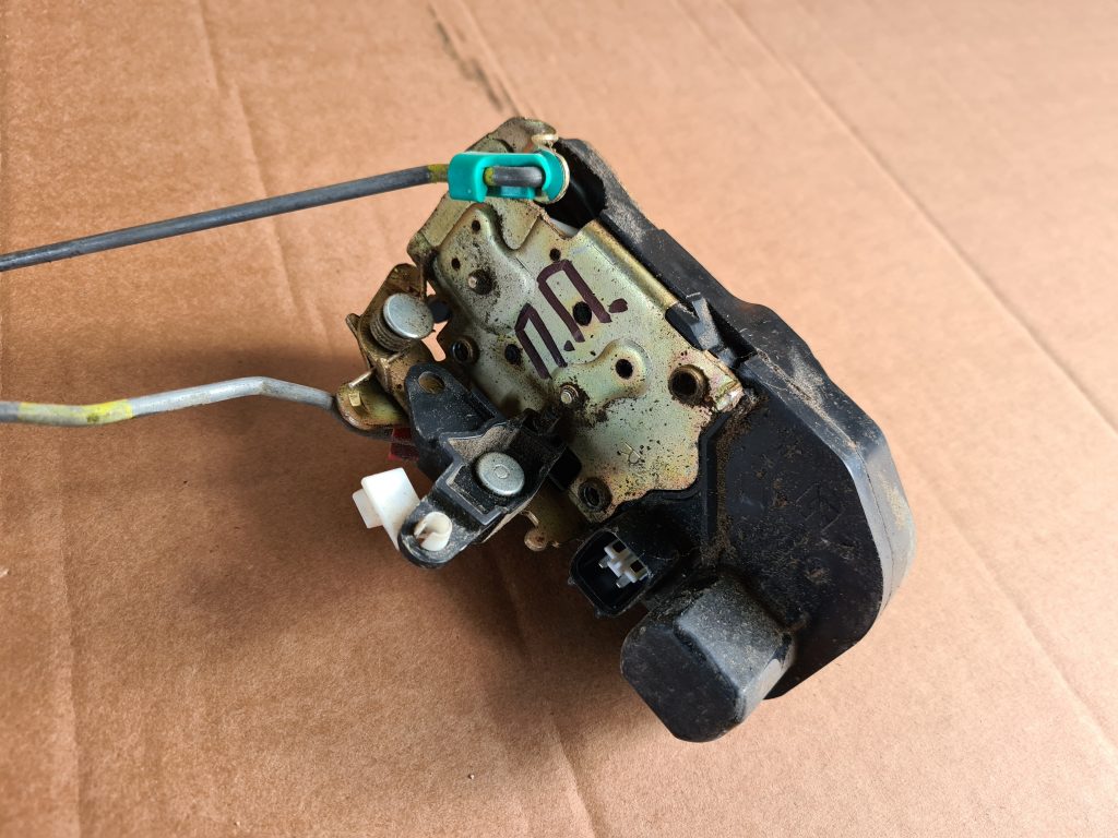 Priekšējo labo durvju slēdzene priekš CHRYSLER SEBRING 2006 3 Priekšējo labo durvju slēdzene priekš CHRYSLER SEBRING 2006