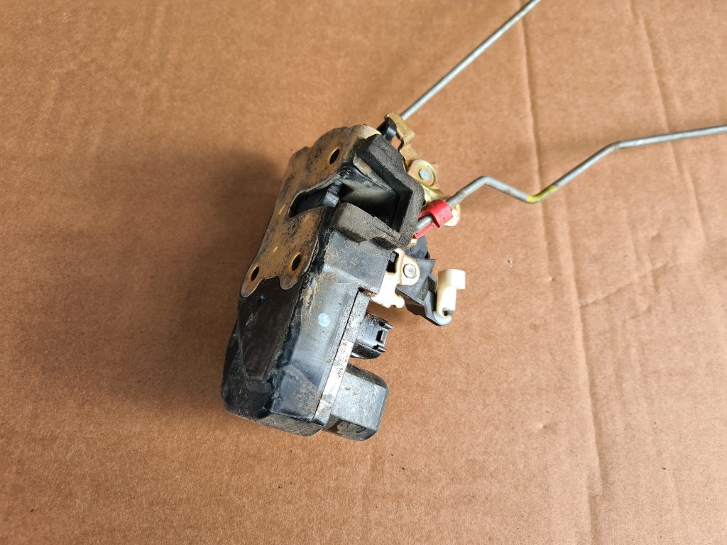 Priekšējo labo durvju slēdzene priekš CHRYSLER SEBRING 2006 2 Priekšējo labo durvju slēdzene priekš CHRYSLER SEBRING 2006