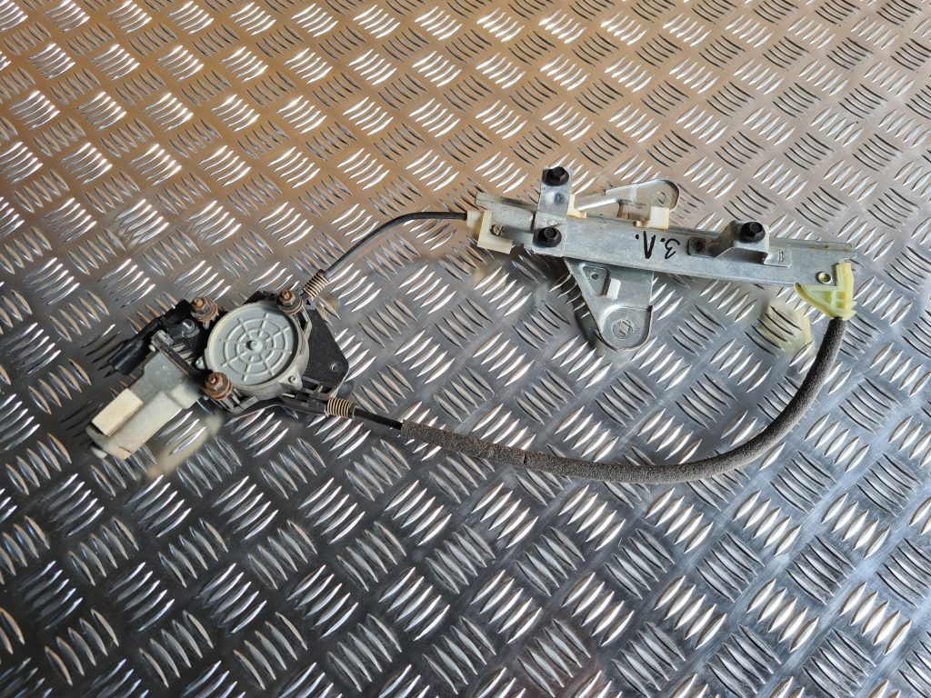 Stikla pacelšanas mehānisms aizmugurējais kreisais priekš CHRYSLER SEBRING 2006 3 Stikla pacelšanas mehānisms aizmugurējais kreisais priekš CHRYSLER SEBRING 2006