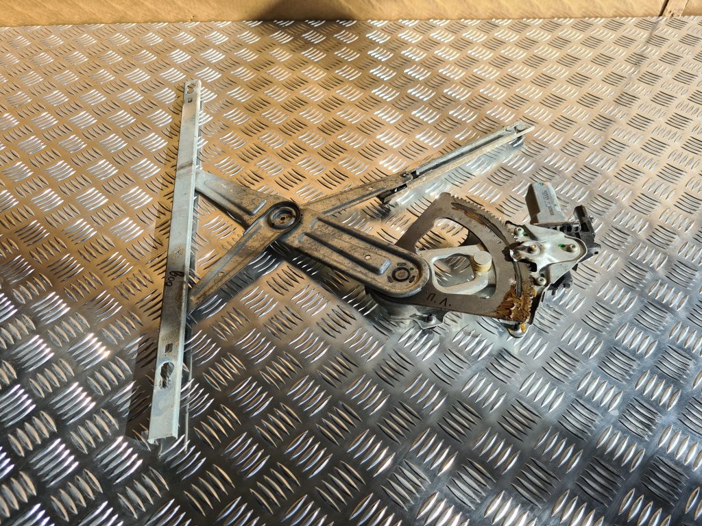 Stikla pacelšanas mehānisms priekšējais kreisais priekš CHRYSLER SEBRING 2006 1 Stikla pacelšanas mehānisms priekšējais kreisais priekš CHRYSLER SEBRING 2006