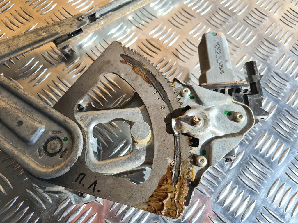 Stikla pacelšanas mehānisms priekšējais kreisais priekš CHRYSLER SEBRING 2006 2 Stikla pacelšanas mehānisms priekšējais kreisais priekš CHRYSLER SEBRING 2006