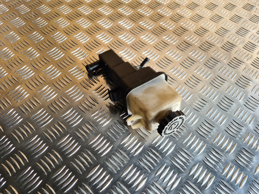 Stūres pastiprinātāja tvertne priekš CHRYSLER SEBRING 2006 1 Stūres pastiprinātāja tvertne priekš CHRYSLER SEBRING 2006