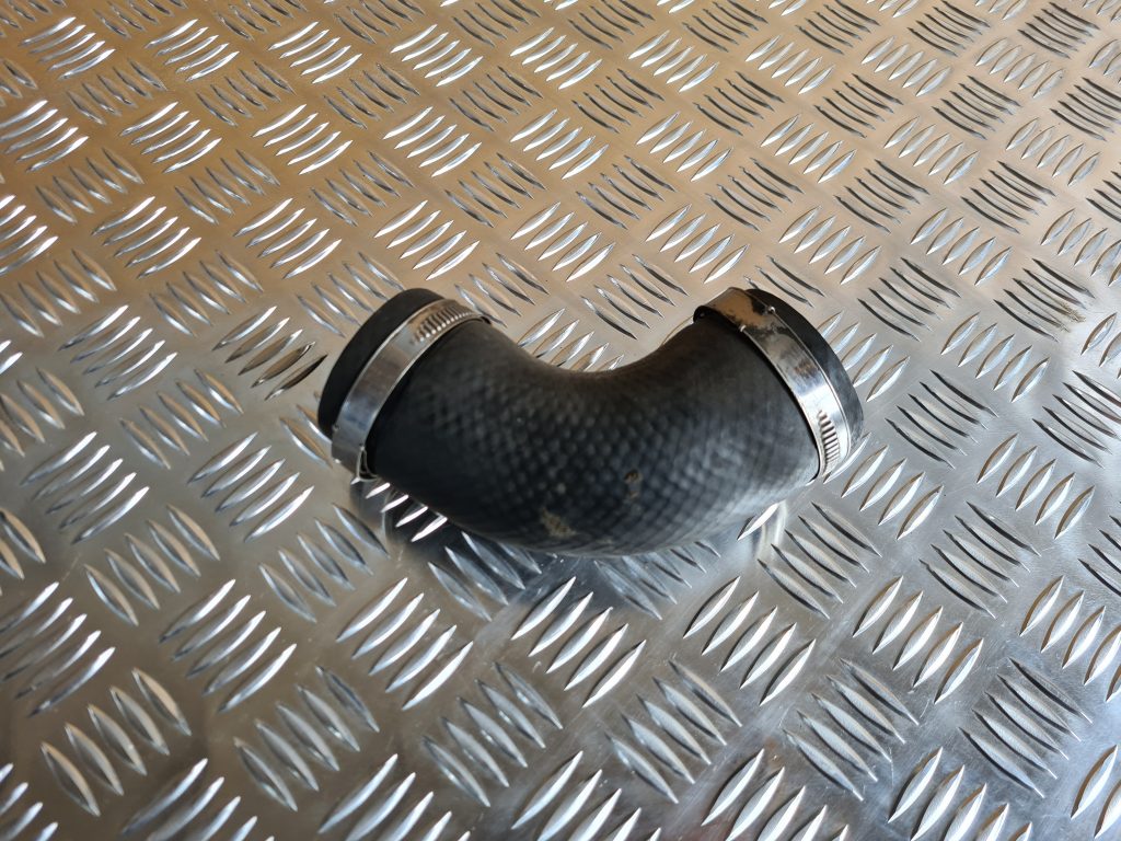 Interkulera caurule priekš NISSAN X-TRAIL 2005 1 Interkulera caurule priekš NISSAN X-TRAIL 2005