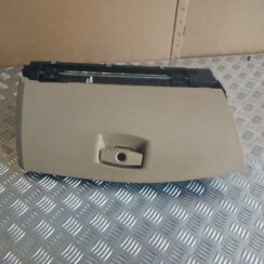 Mantu glabāšanas nodalījums pasažiera pusē priekš BMW 525 E60 2006 OLIVE