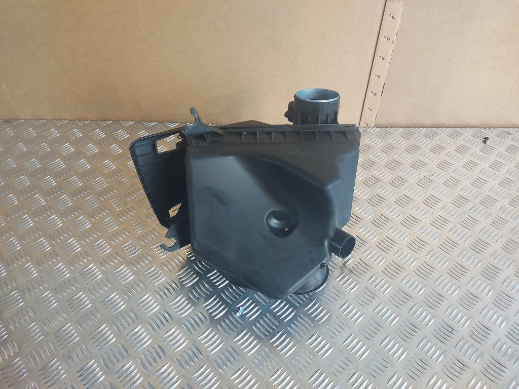 Gaisa filtra korpuss priekš BMW 525 E60 2006 OLIVE 1 Gaisa filtra korpuss priekš BMW 525 E60 2006 OLIVE