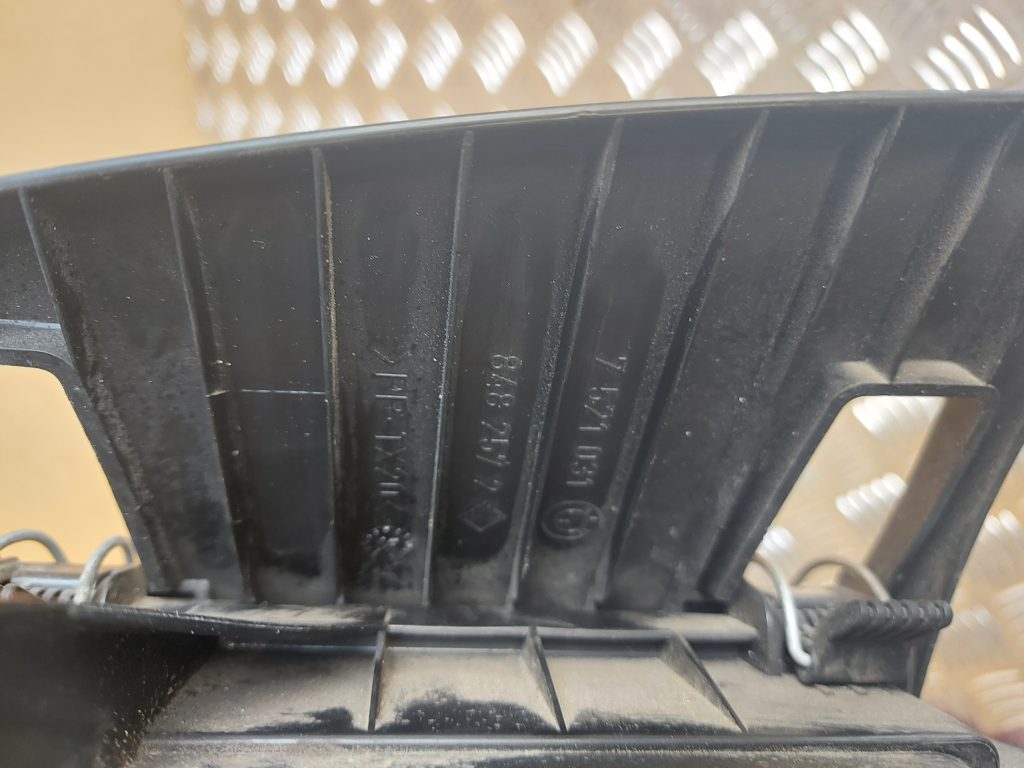 Gaisa filtra korpuss priekš BMW 525 E60 2006 OLIVE 2 Gaisa filtra korpuss priekš BMW 525 E60 2006 OLIVE