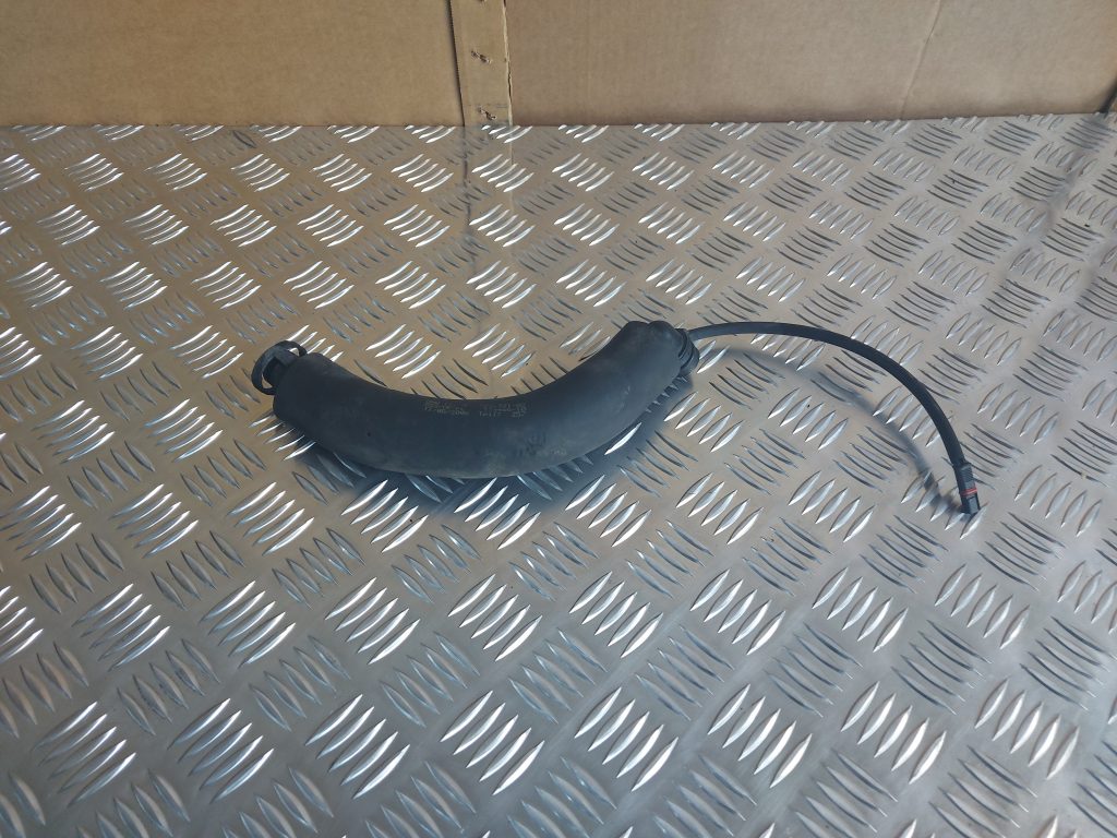 Kartera ventilācijas caurule priekš BMW 525 E60 2006 OLIVE 1 Kartera ventilācijas caurule priekš BMW 525 E60 2006 OLIVE