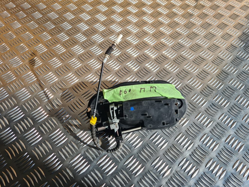 Priekšējāis labais durvju rokturis priekš BMW 525 E60 2006 OLIVE 3 Priekšējāis labais durvju rokturis priekš BMW 525 E60 2006 OLIVE