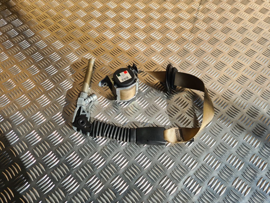 Priekšējā kreisā drošības josta priekš BMW 525 E60 2006 OLIVE 1 Priekšējā kreisā drošības josta priekš BMW 525 E60 2006 OLIVE