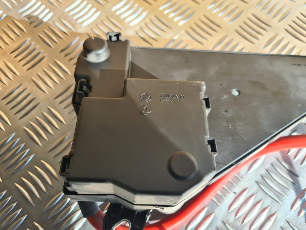 Drošinātāju relejas kaste priekš BMW 525 E60 2006 OLIVE 5 Drošinātāju relejas kaste priekš BMW 525 E60 2006 OLIVE