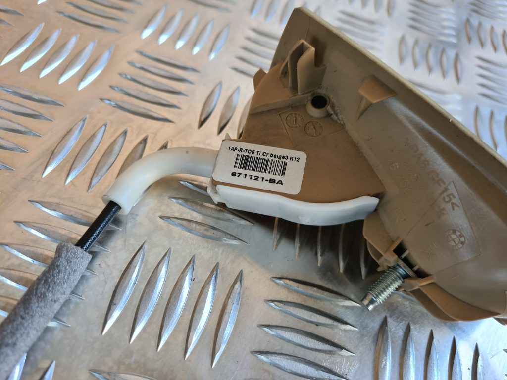 Salona durvju rokturis, priekšējais labais priekš BMW 525 E60 2006 OLIVE 3 Salona durvju rokturis, priekšējais labais priekš BMW 525 E60 2006 OLIVE