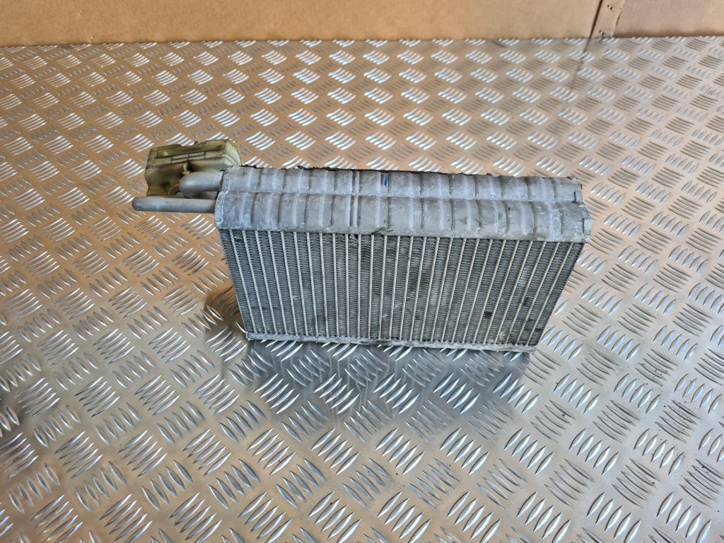 Gaisa kondicionēšanas radiators salonā priekš BMW 525 E60 2006 OLIVE 3 Gaisa kondicionēšanas radiators salonā priekš BMW 525 E60 2006 OLIVE