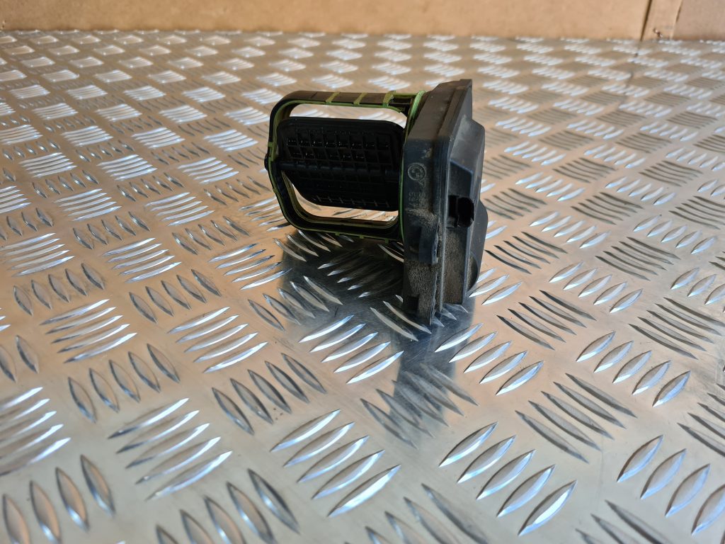 Gaisa ieplūdes vārsts priekš BMW 525 E60 2006 OLIVE 2 Gaisa ieplūdes vārsts priekš BMW 525 E60 2006 OLIVE