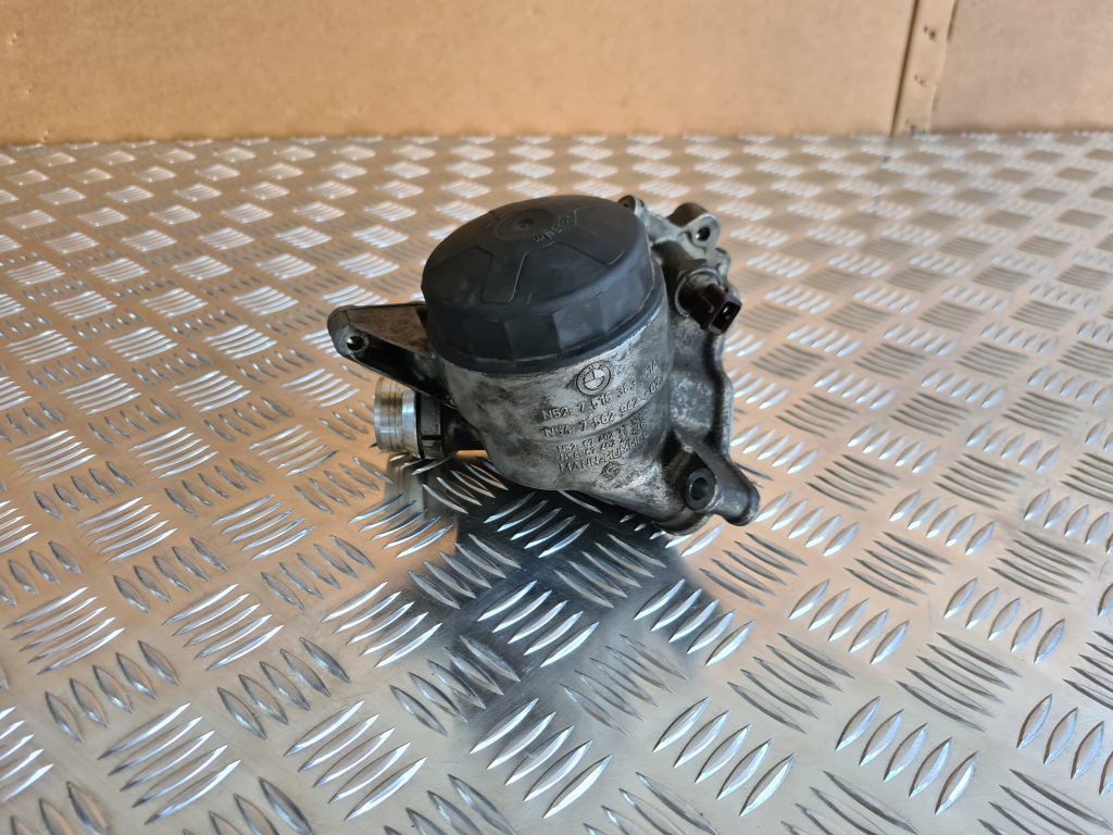 Eļļas filtra korpuss priekš BMW 525 E60 2006 OLIVE 1 Eļļas filtra korpuss priekš BMW 525 E60 2006 OLIVE