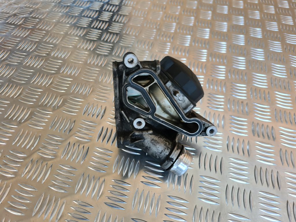 Eļļas filtra korpuss priekš BMW 525 E60 2006 OLIVE 2 Eļļas filtra korpuss priekš BMW 525 E60 2006 OLIVE