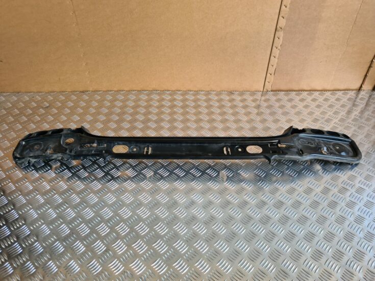Aizmugurēja bufera kronšteins priekš BMW 525 E60 2006 OLIVE
