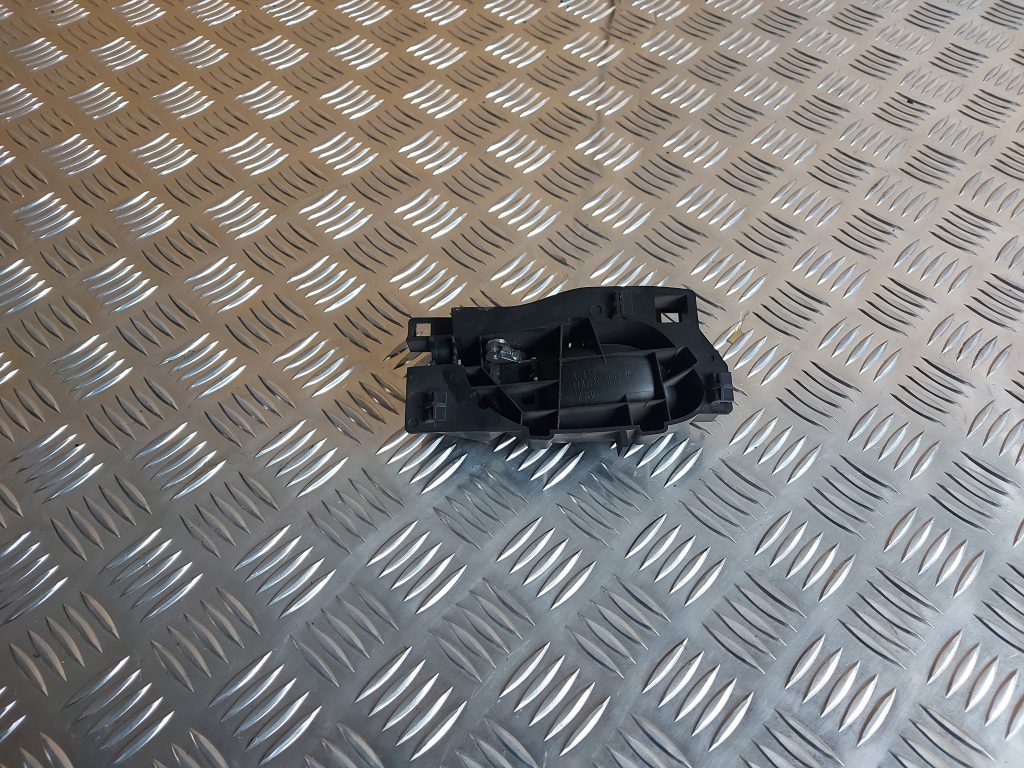 Salona durvju rokturis, priekšējais kreisais priekš PEUGEOT 407 2006 3 Salona durvju rokturis, priekšējais kreisais priekš PEUGEOT 407 2006