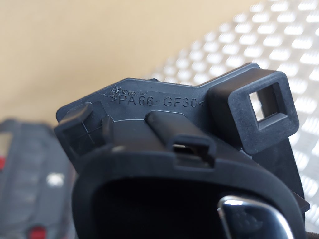 Salona durvju rokturis, priekšējais kreisais priekš PEUGEOT 407 2006 2 Salona durvju rokturis, priekšējais kreisais priekš PEUGEOT 407 2006