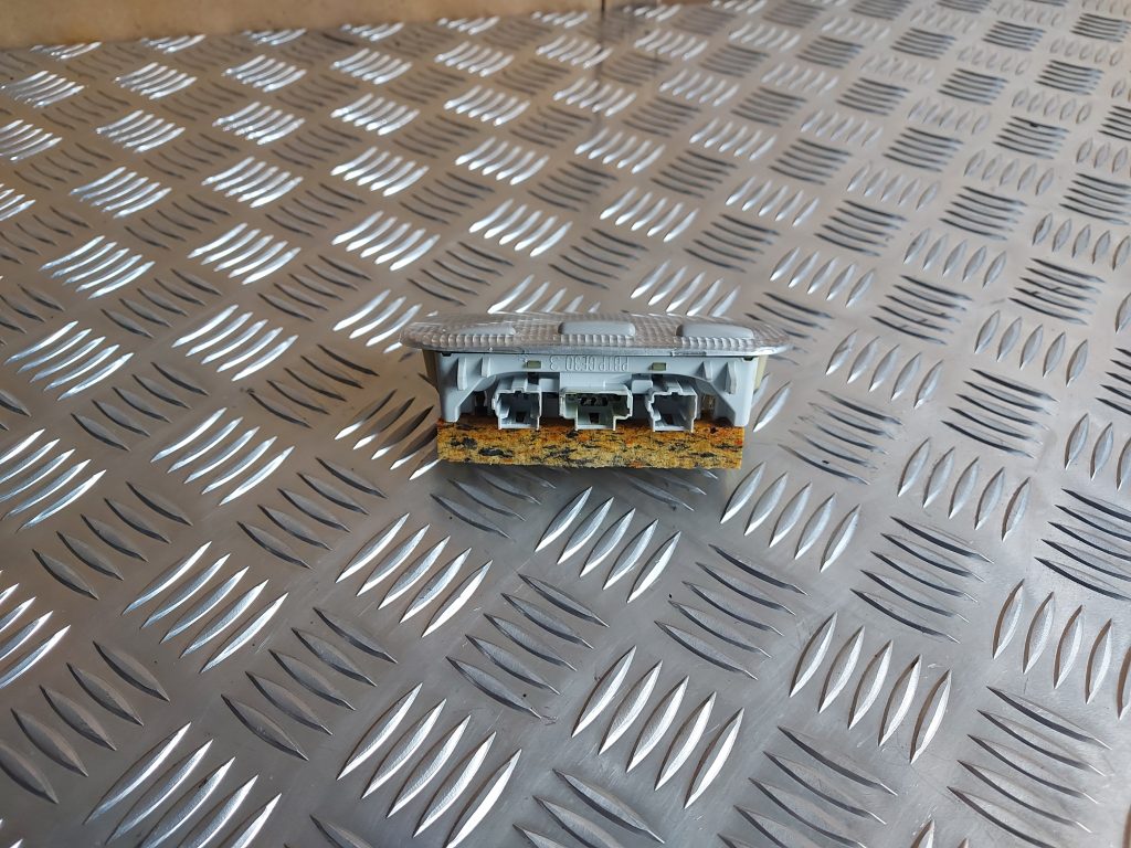 Priekšējo sēdvietu apgaismojums priekš PEUGEOT 407 2006 2 Priekšējo sēdvietu apgaismojums priekš PEUGEOT 407 2006