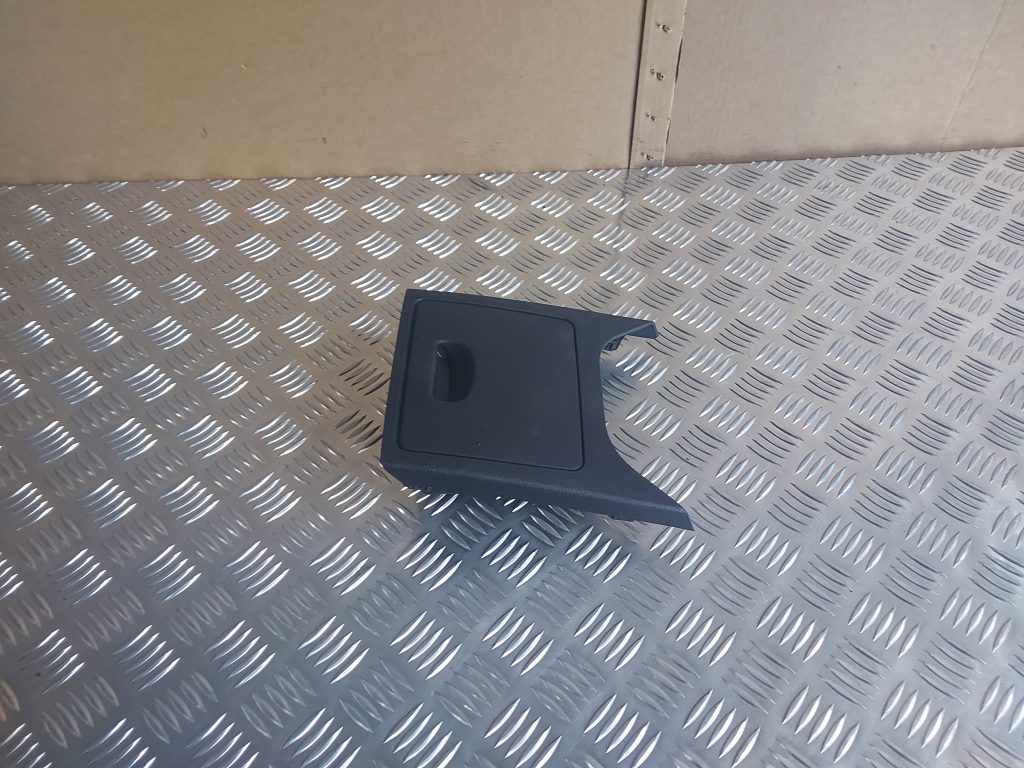 Centrālās konsoles nodalījums priekš PEUGEOT 407 2006 1 Centrālās konsoles nodalījums priekš PEUGEOT 407 2006