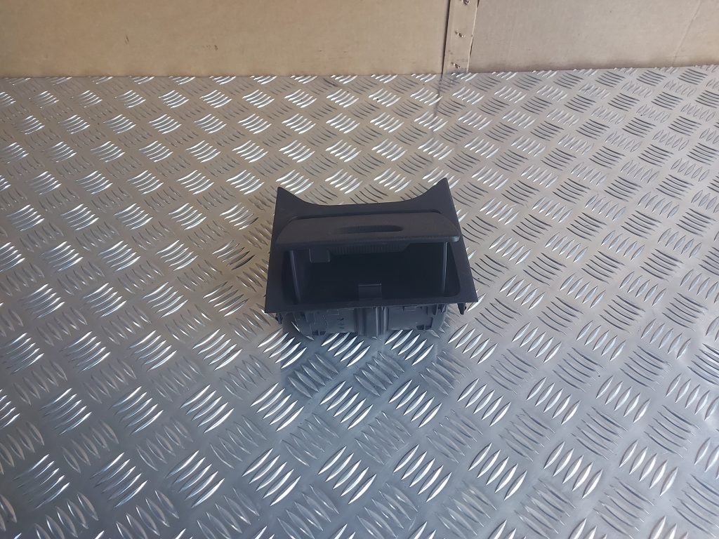 Centrālās konsoles nodalījums priekš PEUGEOT 407 2006 2 Centrālās konsoles nodalījums priekš PEUGEOT 407 2006