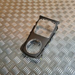 Dekoratīvs rāmis pārnesumu selektoram priekš TOYOTA AVENSIS 2012