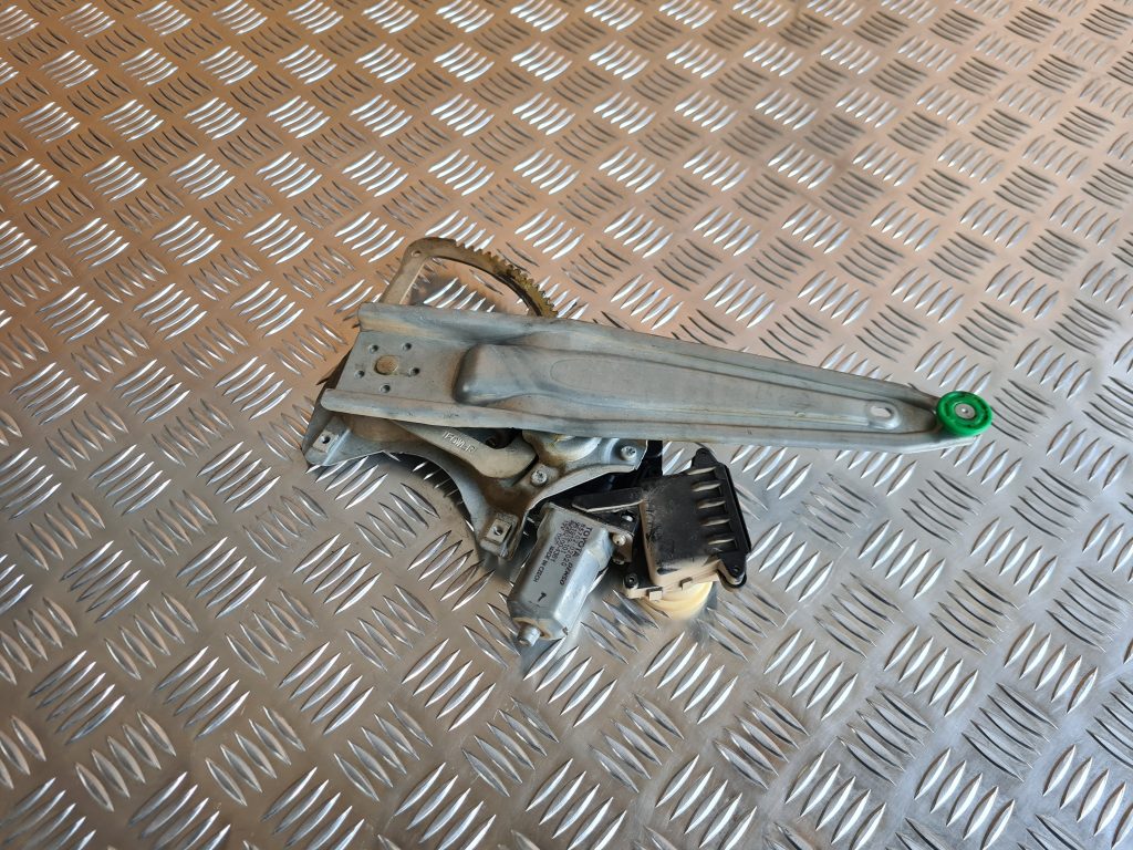 Stikla pacelšanas mehānisms aizmugurējais labais priekš TOYOTA AVENSIS 2012 4 Stikla pacelšanas mehānisms aizmugurējais labais priekš TOYOTA AVENSIS 2012