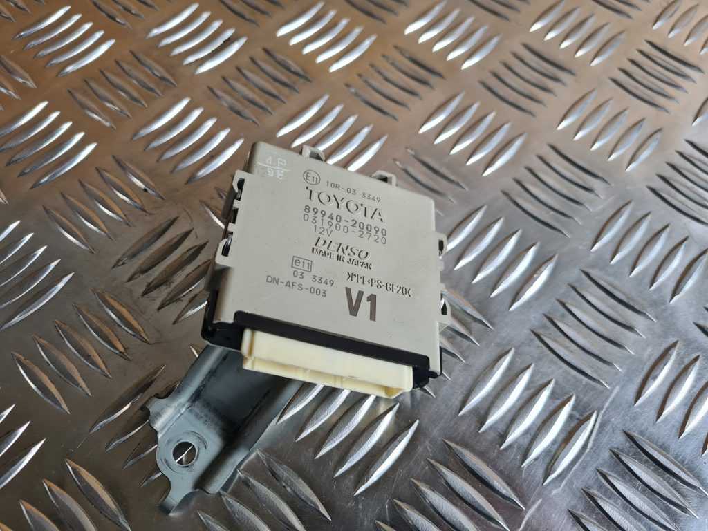 Priekšejo lukturu vadības bloks priekš TOYOTA AVENSIS 2012 2 Priekšejo lukturu vadības bloks priekš TOYOTA AVENSIS 2012