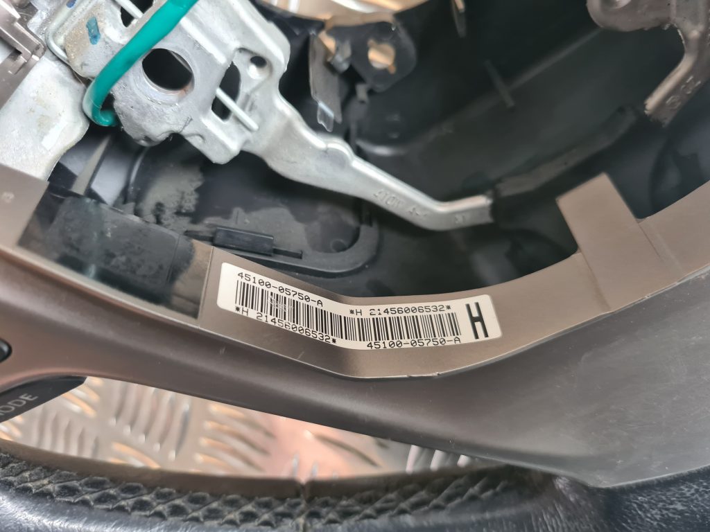 Stūre priekš TOYOTA AVENSIS 2012 3 Stūre priekš TOYOTA AVENSIS 2012