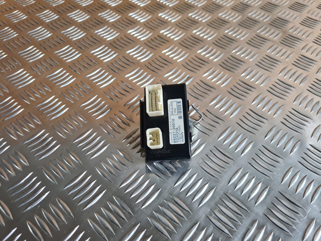 Stūres statnes vadības bloks priekš TOYOTA AVENSIS 2012 2 Stūres statnes vadības bloks priekš TOYOTA AVENSIS 2012