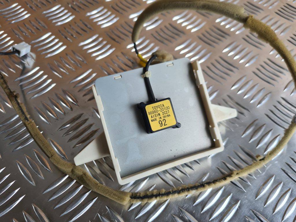 Antenas vadības bloks priekš TOYOTA AVENSIS 2012 2 Antenas vadības bloks priekš TOYOTA AVENSIS 2012