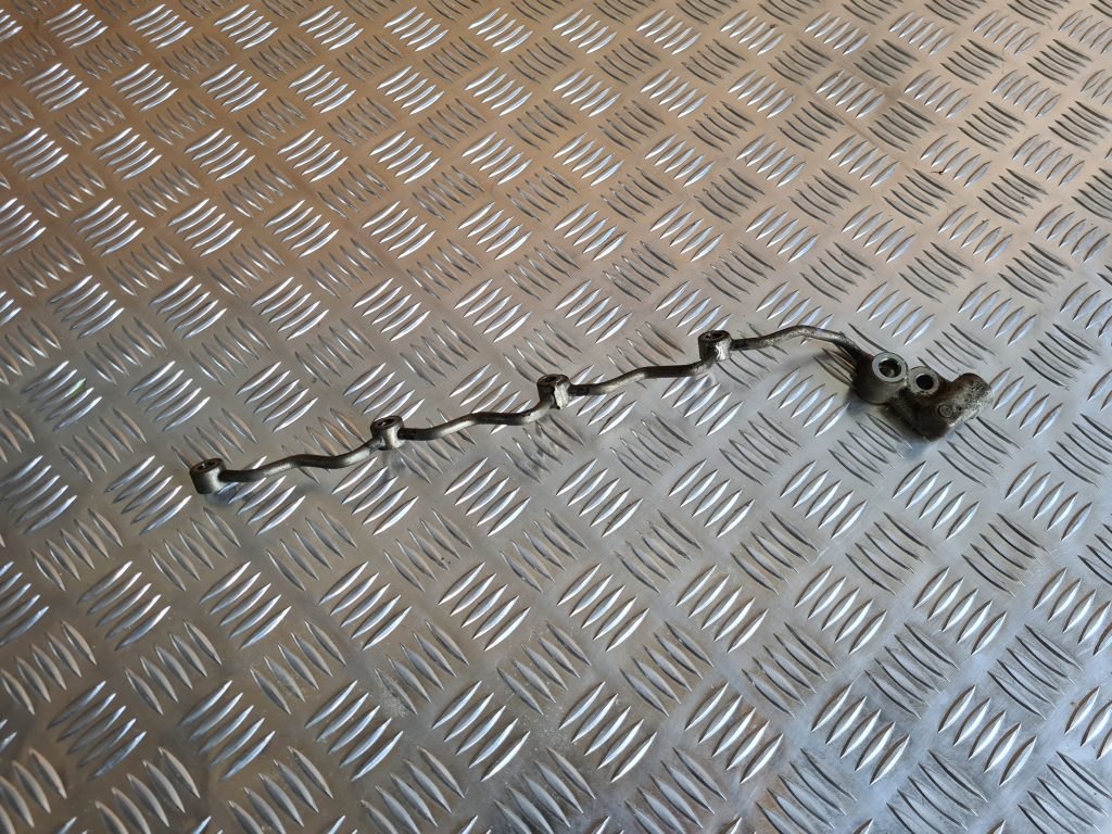 Degvielas atgriešanas caurule priekš TOYOTA AVENSIS 2012 2 Degvielas atgriešanas caurule priekš TOYOTA AVENSIS 2012