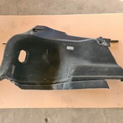 Bagāžnieka nodalījuma sānu apdare priekš TOYOTA AVENSIS 2012